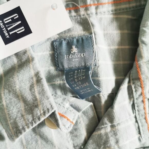 2/$20 BNWT Gap button down shirt 6-12 m - Picture 3 of 3